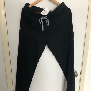 NWT Figs Nepal jogger scrubs Med/tall